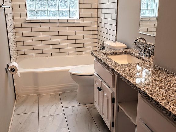 4th image of 30 Saint Walter Ln