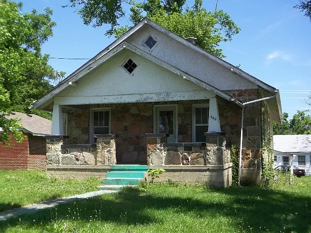 826-SF-E — Photo 1