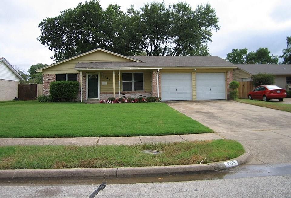 1st image of 609 Bedford Dr