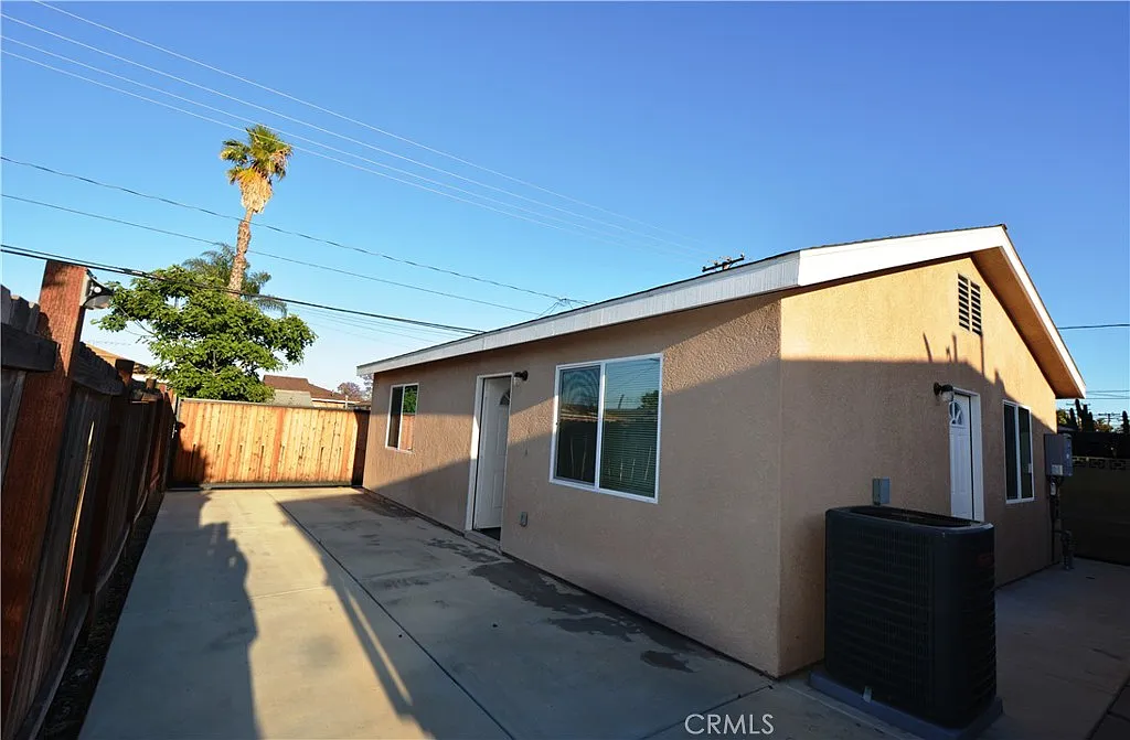 2 bed, 745 sqft, $2,800 — Photo 1