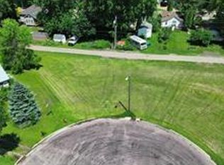 113 Parker Ln, Redwood Falls, MN 56283