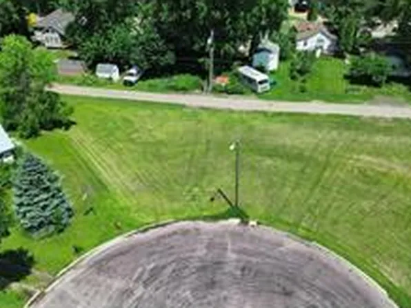 113 Parker Ln, Redwood Falls, MN 56283