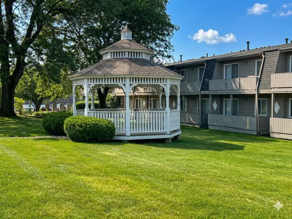 Woodland Trail, 15928-38 S Leclaire Ave #15938-215, Oak Forest, IL 60452