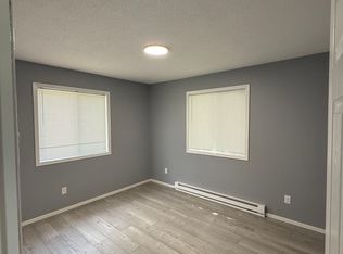 305 9th St APT 16, Howard Lake, MN 55349