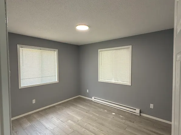 305 9th St APT 16, Howard Lake, MN 55349