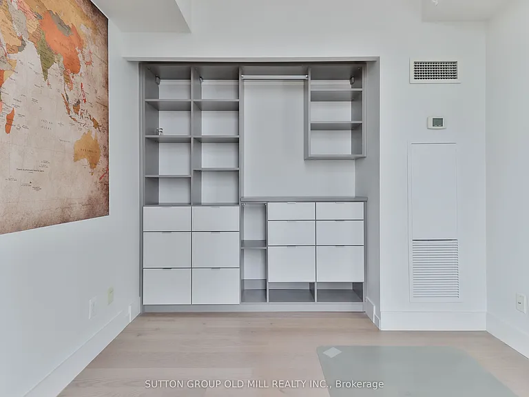 105 The Queensway #2110 — Photo 19