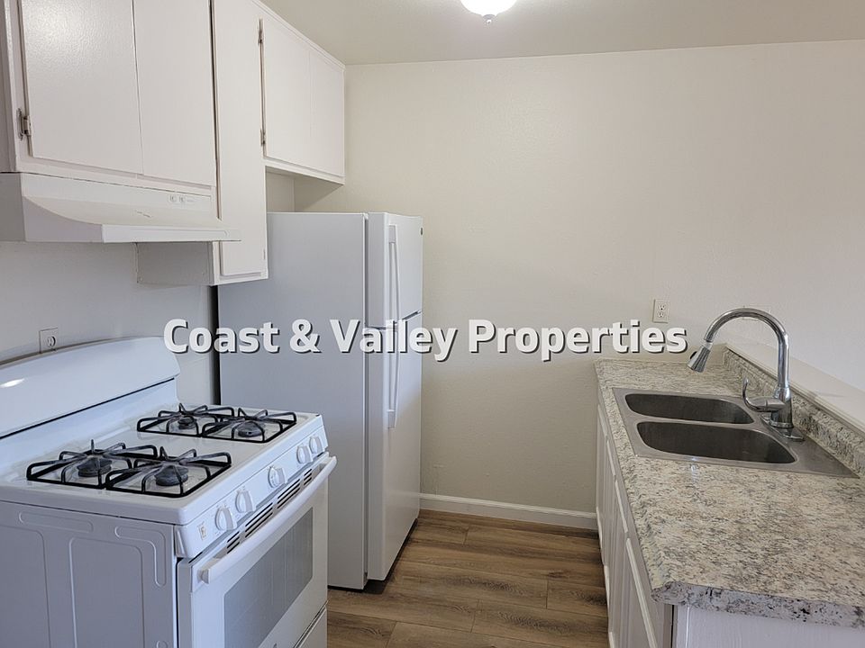 1st image of 315 Ellis