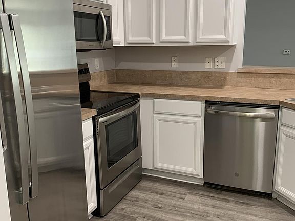 2nd image of 17106 Chesapeake Cir #17106