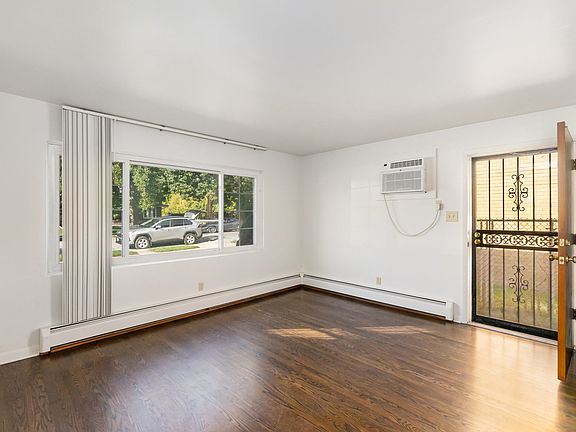5th image of 375 Mackinaw Ave