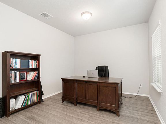 4th image of 556 Long Leaf Dr