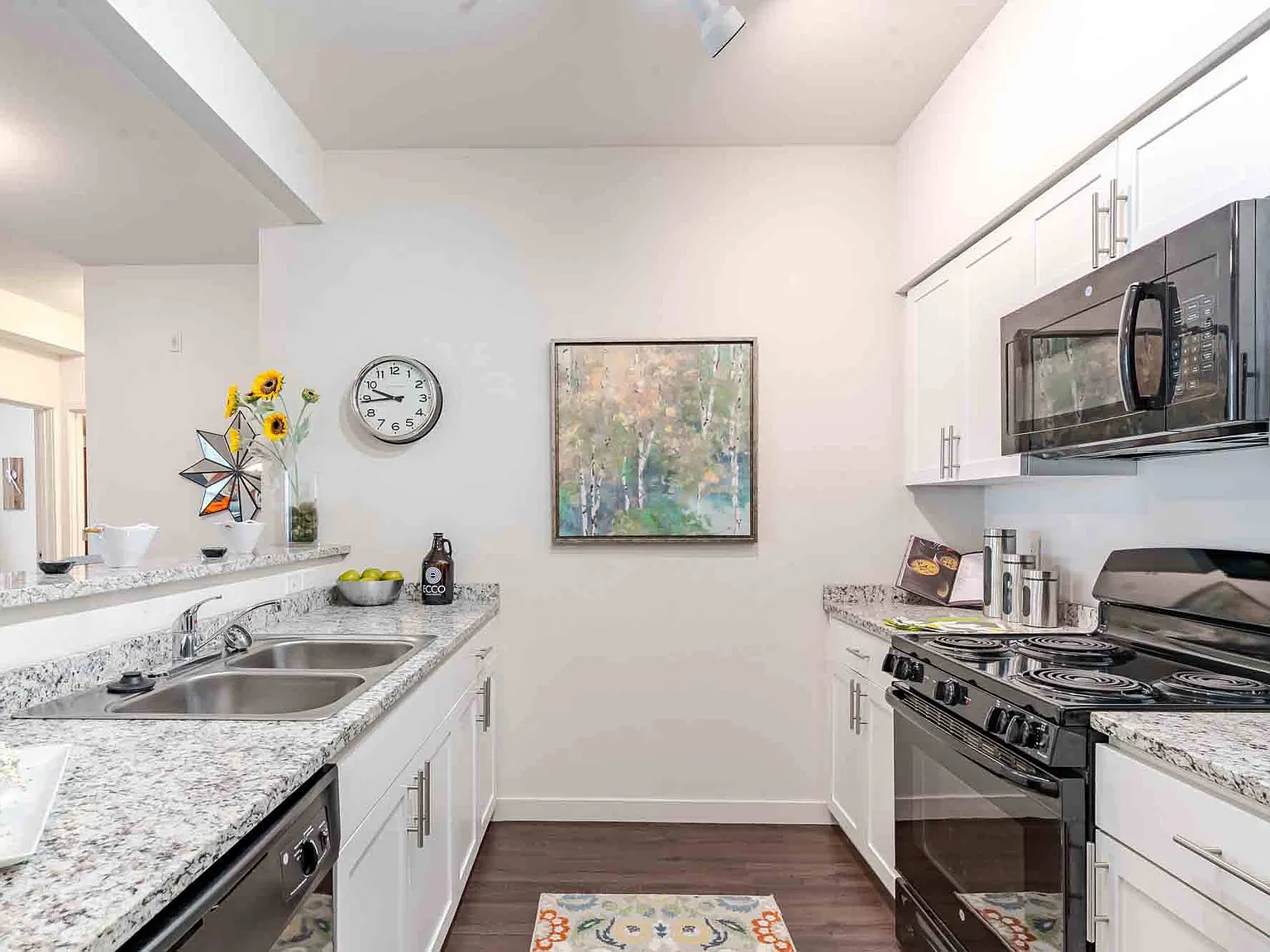 Ecco Apartments — Photo 3