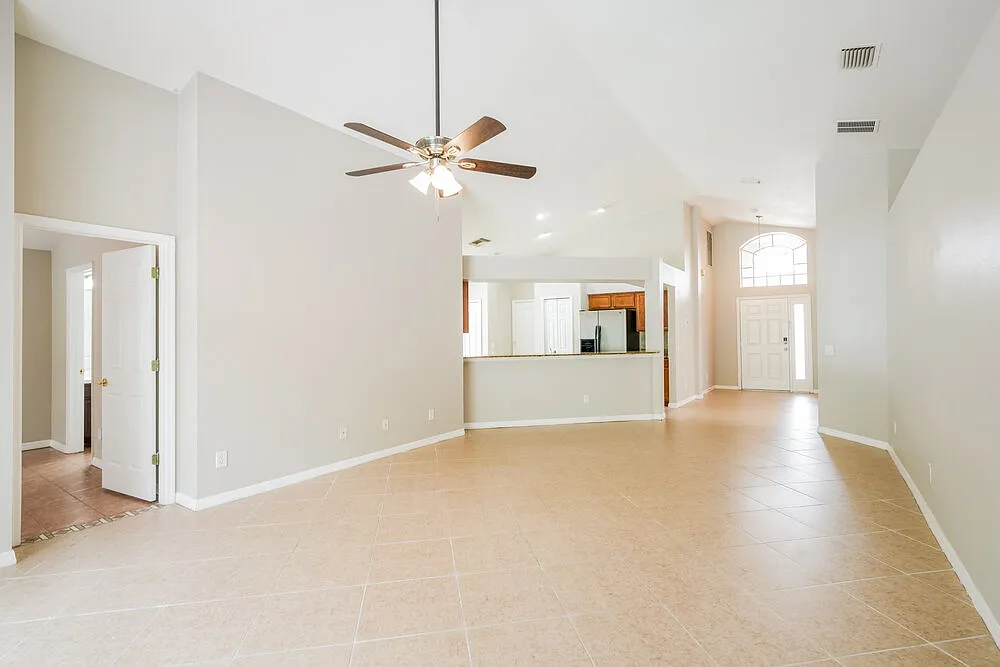 4 bed, 3.0 bath, 1827 sqft, $2,575 — Photo 4