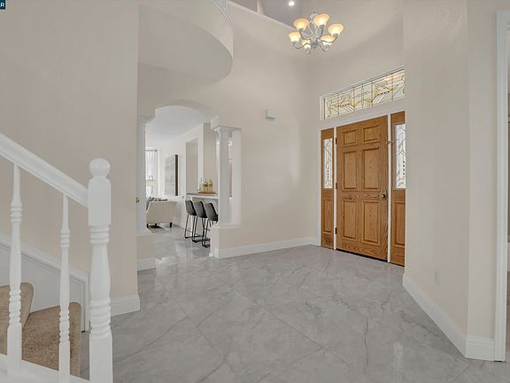 3rd image of 2208 Fieldcrest Ct