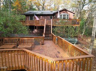 164 Oak Ridge Dr, Dingmans Ferry, PA 18328