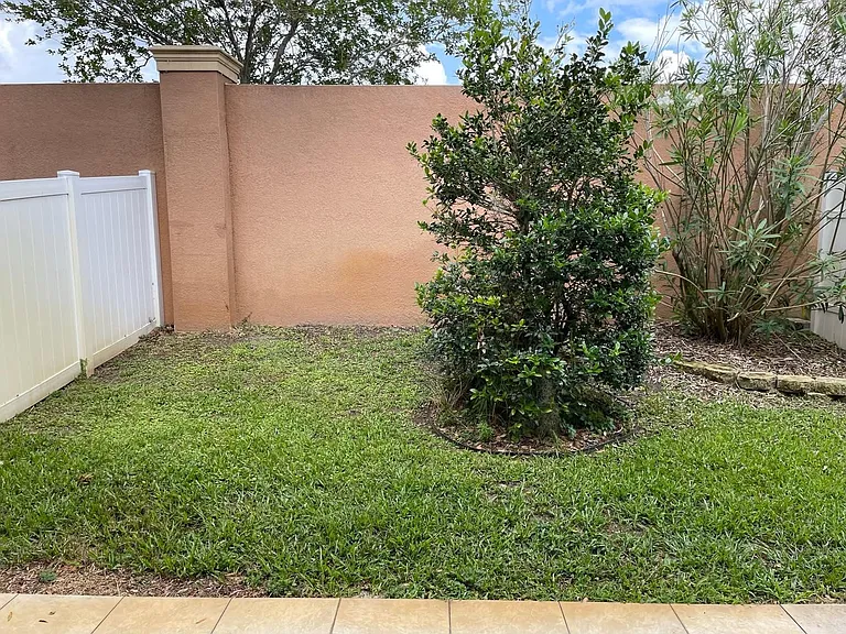 1883 Sommarie Way — Photo 10