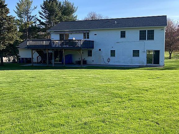 3rd image of 16 Sonnet Ln