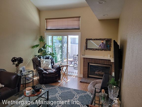 2nd image of 2322 Redwood Dr