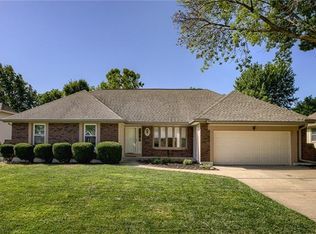1017 SE 4th Ter, Lees Summit, MO 64063