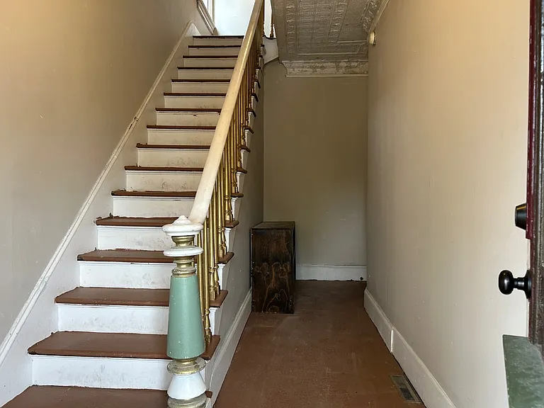 114 S Melcher St — Photo 5