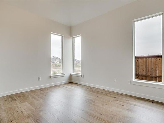 4th image of 4021 Campania Ct