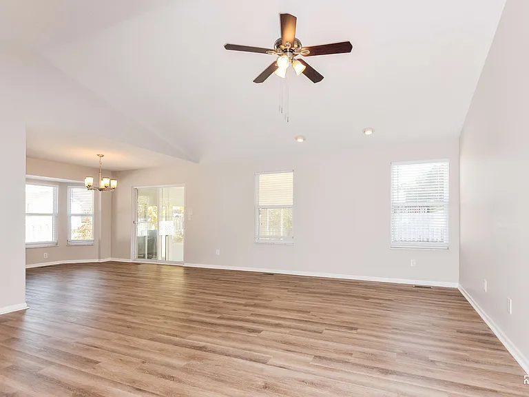 2702 Red Cedar Parc Dr S — Photo 4