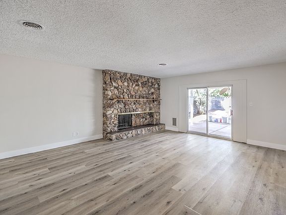 5th image of 220 Woodley St