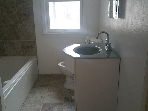 3rd image of 3008 Kenmore Ave