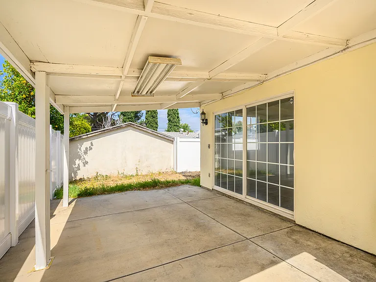 10227 Helendale Ave — Photo 24