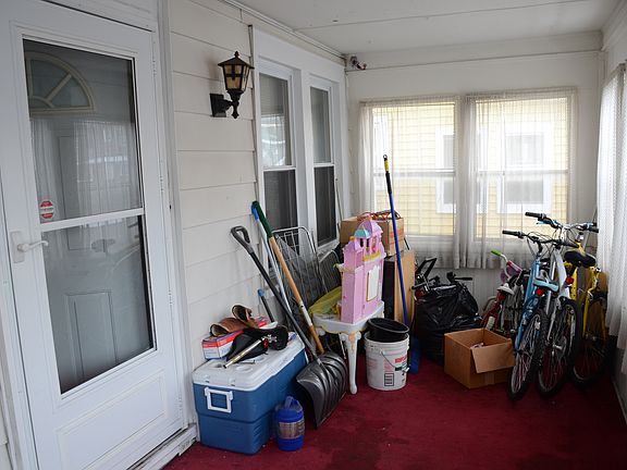 3rd image of 47 Lincoln Ave
