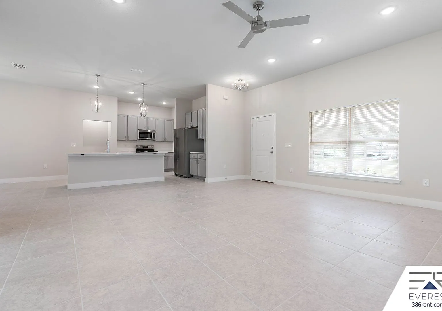 Fully Fenced 3/2/2 On A Cul de Sac In Beautiful Quail Hollow — Photo 2