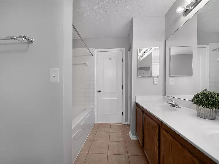 Shared bathroom from back bedroom to front
