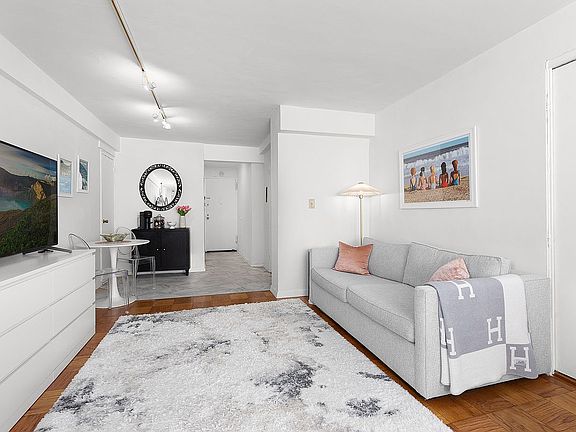 2nd image of 333 E 55th St APT 2C