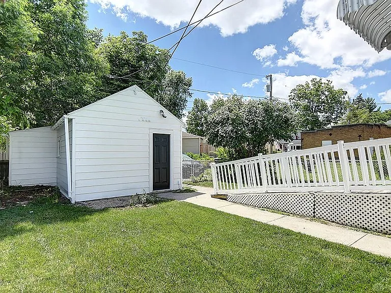 523 Watervliet Ave — Photo 12