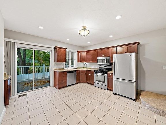 5th image of 198 School St #198