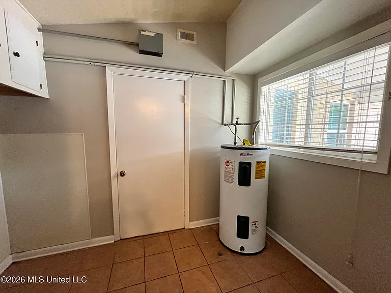 1598 Custer Dr — Photo 10