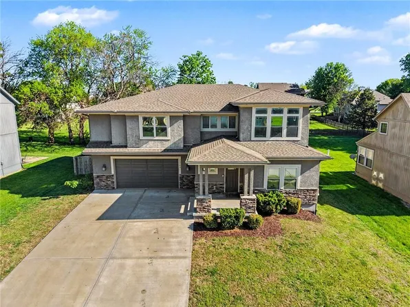 12204 Pebble Beach Dr, Kansas City, KS 66109