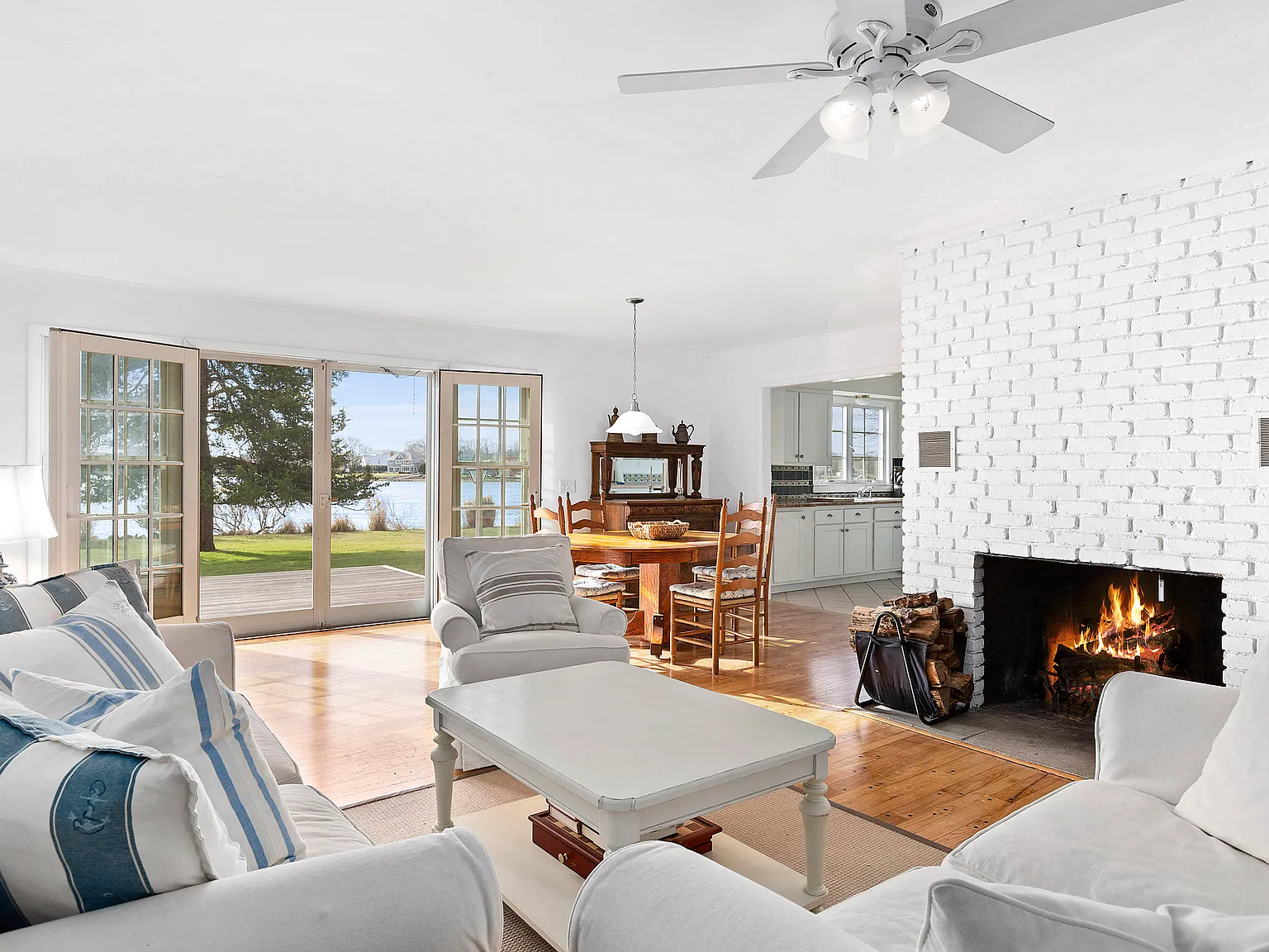 Fabulous Sag Harbor Waterfront With New Dock — Photo 3
