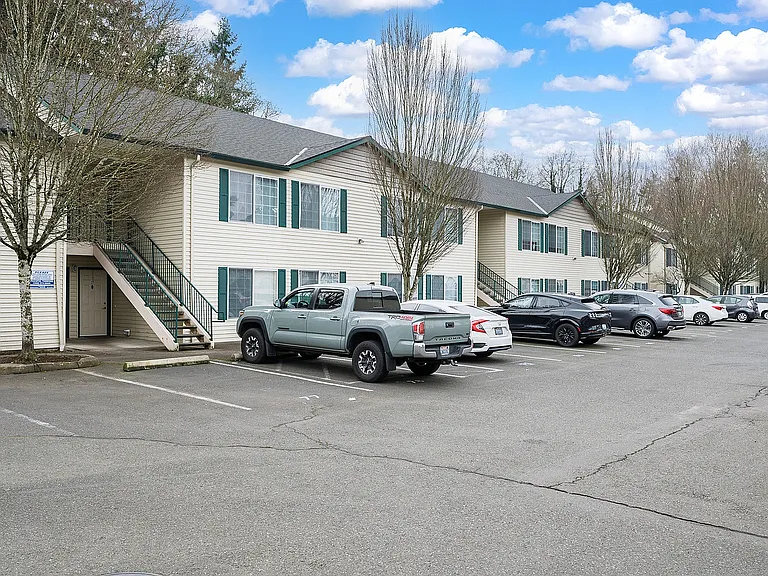 Corporate Woods Apartments — Photo 10
