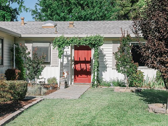 4th image of 204 Mariposa St