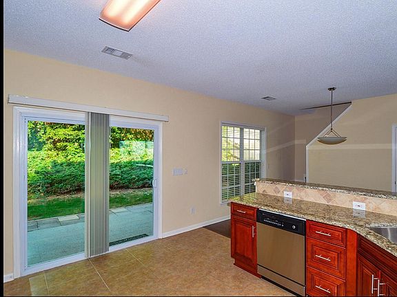 4th image of 390 Wittenridge Ct