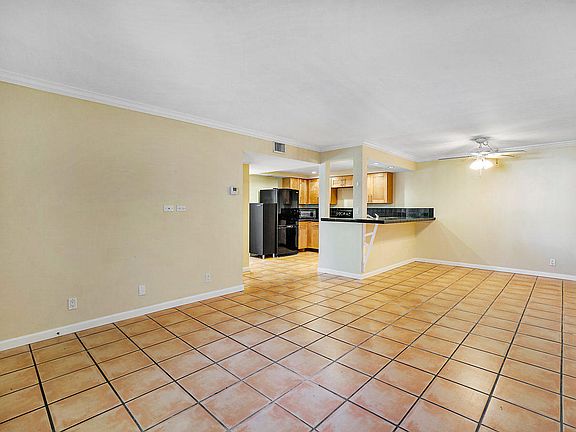 3rd image of 6559 Chasewood Dr APT A