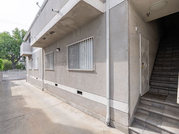 3rd image of 1758 N Alexandria Ave #1758.5
