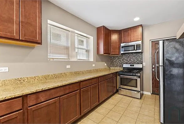 323 Memorial Dr #2 — Photo 7