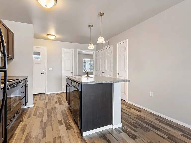 Sawyer Pointe — Photo 55