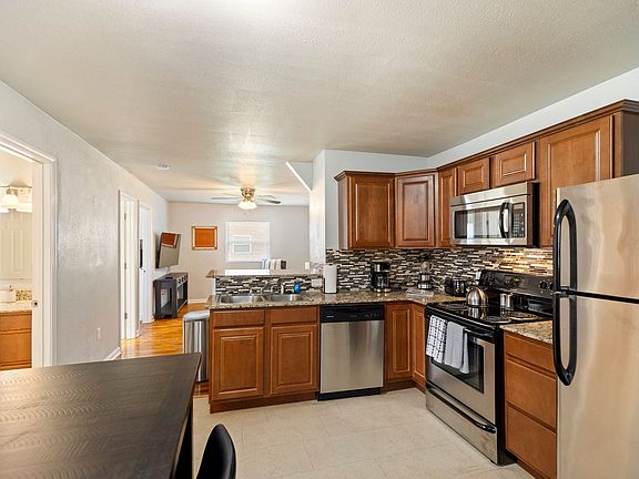 3rd image of 502 W Maple Ave #3C