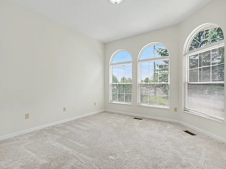 1379 E Main St — Photo 19