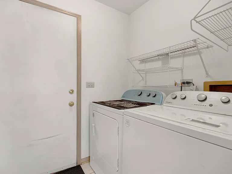 2164 Seaver Ln — Photo 14