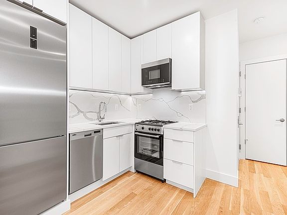 5th image of 309 W 50th St #3