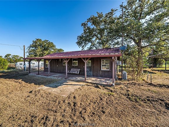 2nd image of 109 Shady Oaks Ln