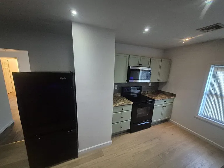 240 Springfield St #2 — Photo 3